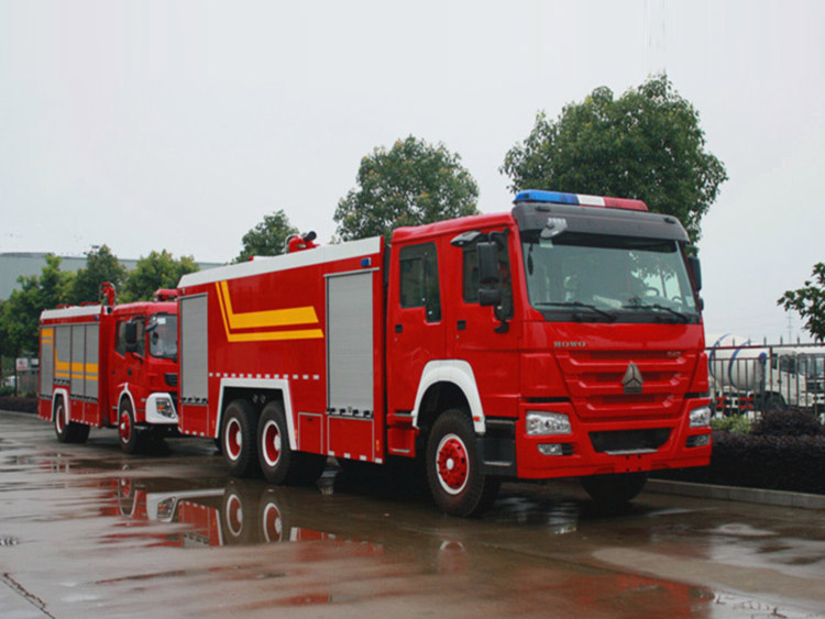 江特牌JDF5314GXFPM160型泡沫消防车（重汽豪沃后双桥12.78立方水，2.715立方泡沫）