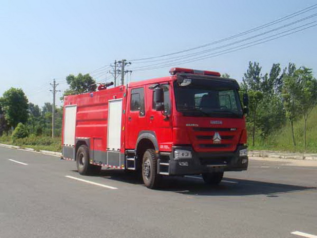 江特牌JDF5204GXFPM80型泡沫消防车（重汽豪沃5.8立方水，1.863立方泡沫）
